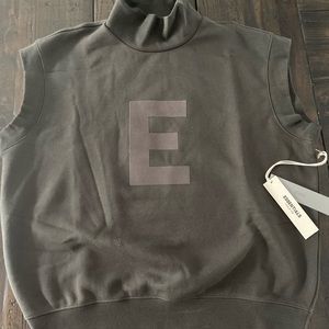 Fear of God ESSENTIALS mock neck vest in grey. Size M.